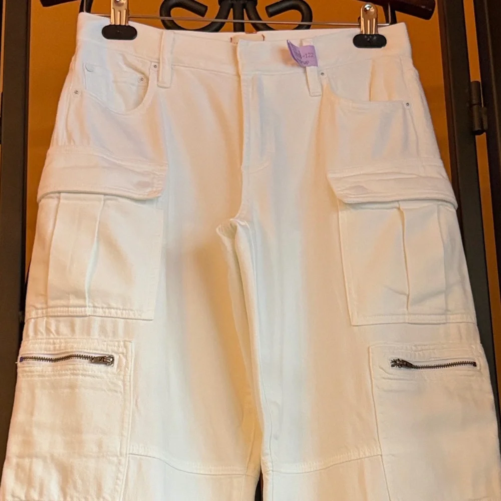 ALICE + OLIVIA Cay Cargo Jean - Picture 7 of 16